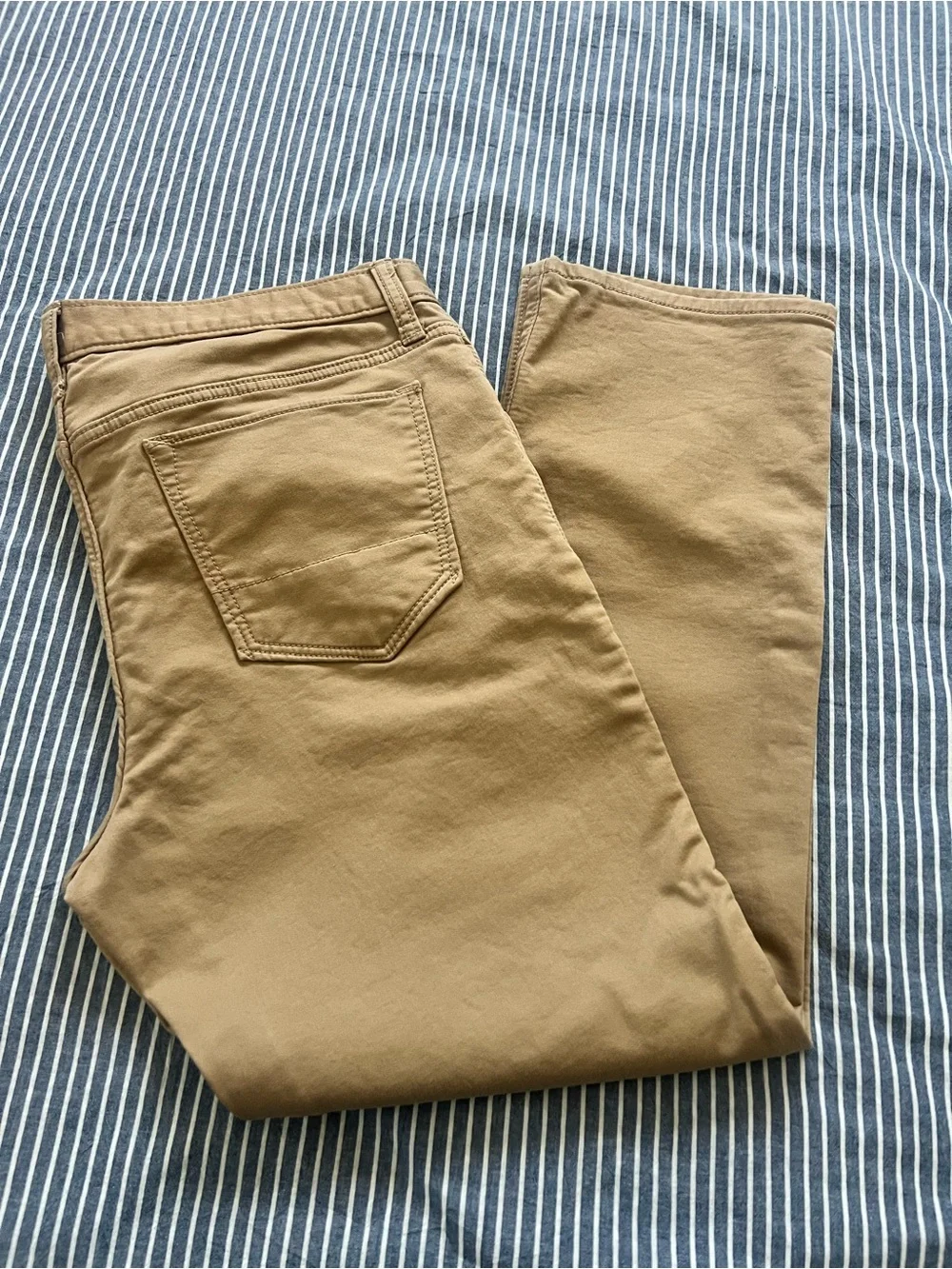 Banana Republic men’s travel jean, 35x30, slim fit khaki color